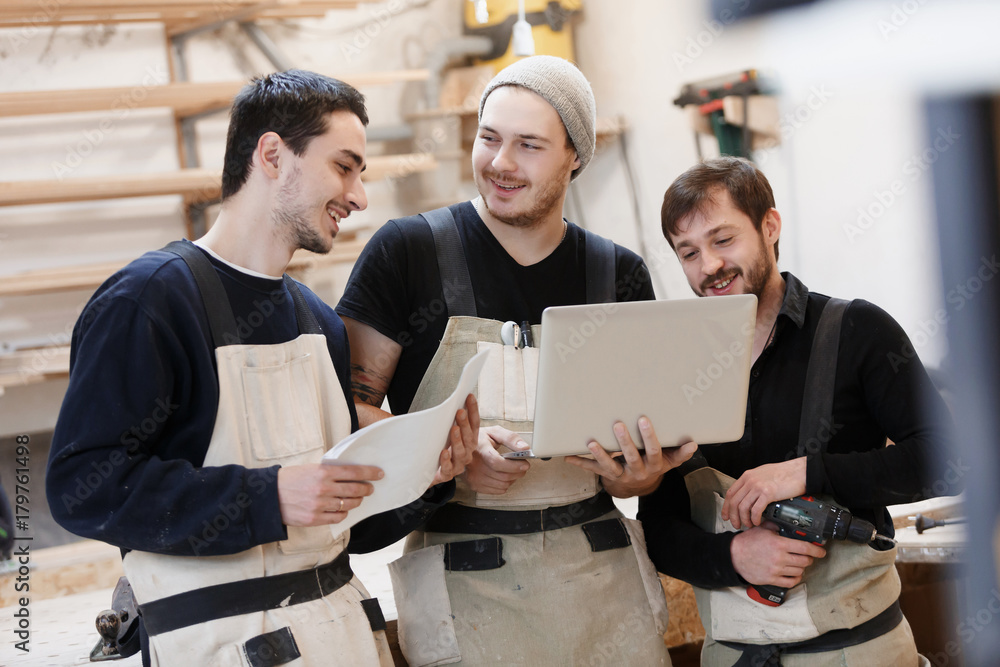 Des professionnels de l’atelier réunis autour d’un projet